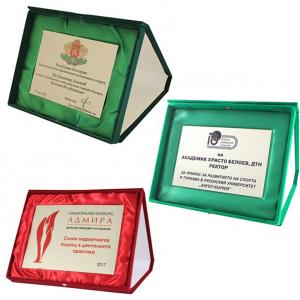 Плакет в плюшена кутия 21 x 17 см