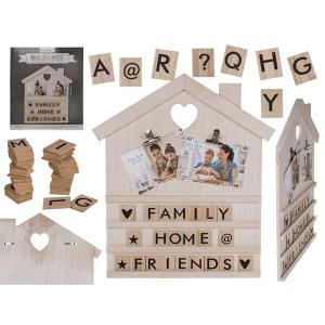 Бяла деко къща с 90 букви и символи в естествен цвят