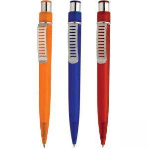 Пластмасови химикалки в три цвята