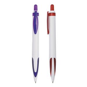 Бели пластмасови химикалки украсени в три цвята