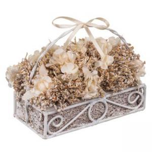 Кошничка с рози - бели