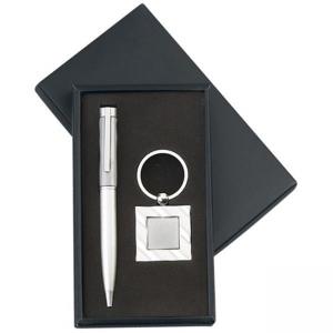 Квадратен ключодържател и химикал в черна кутия