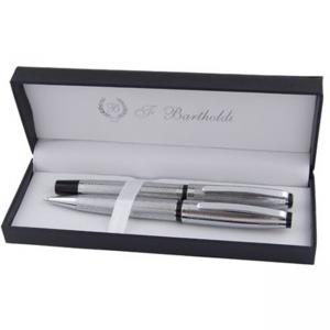 Метални ролер и химикал в кутия