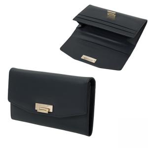 Малка дамска чантичка със стилна златиста закопчалка