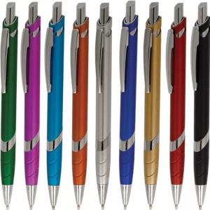 Пластмасови химикалки, различни цветове