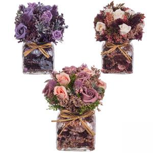 Рози микс в стъклена ваза