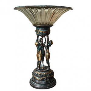 Месингова фруктиера жени