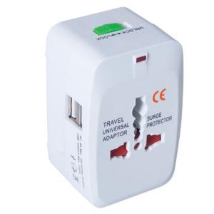 Универсален адаптер за пътуване